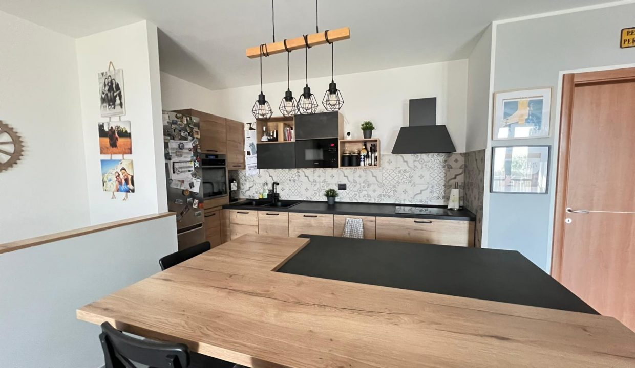 6786387c-5a2e-4194-b7c4-618e85e60712