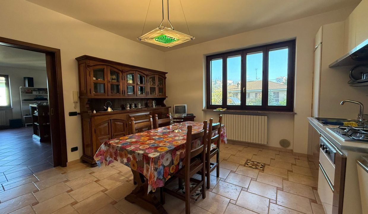 98b1c9bd-e135-49e9-880b-0a72180dff1d