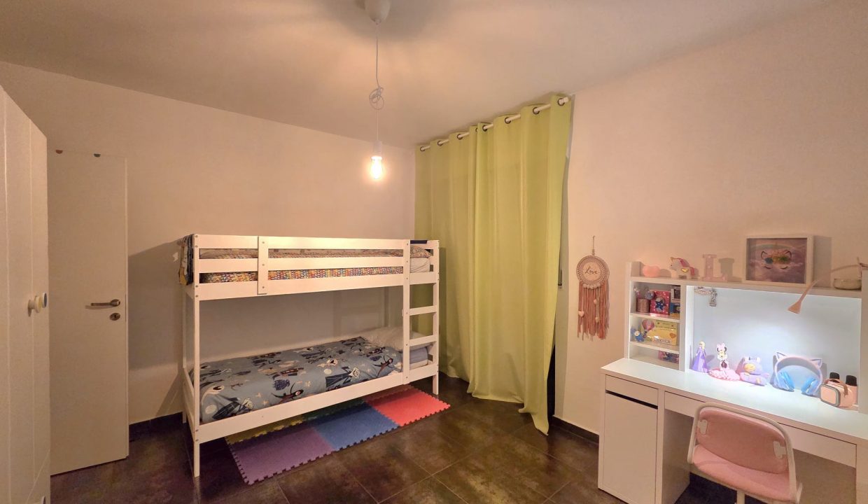 a048779f-d7e2-4853-a073-7adb6d35ac82