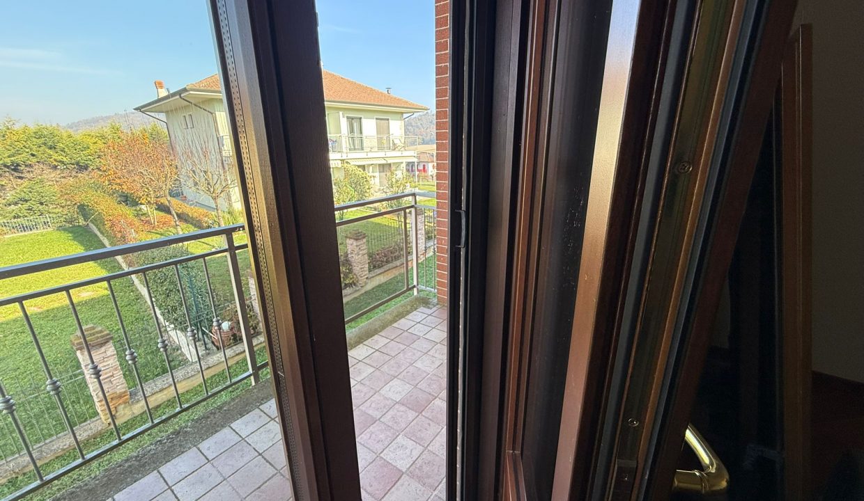 a11b04ae-140b-4dd5-90c3-7a5650bbf84c