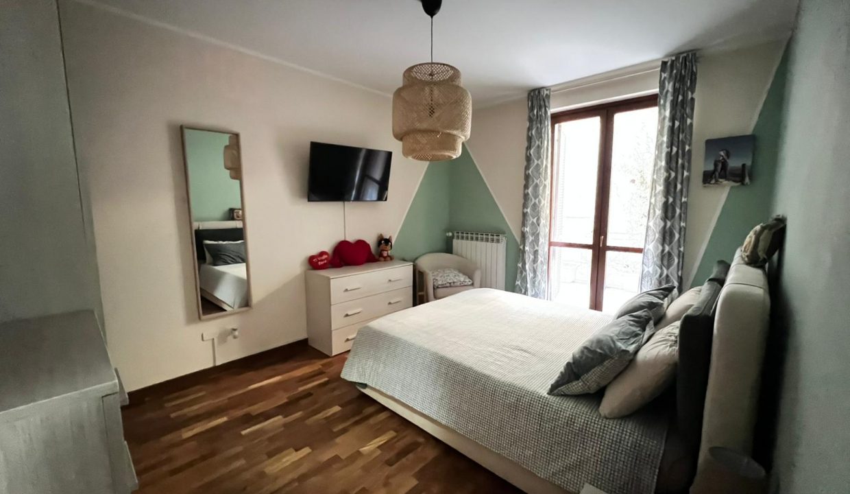 bc320090-f9d2-4b04-9810-a91221bf2cfb