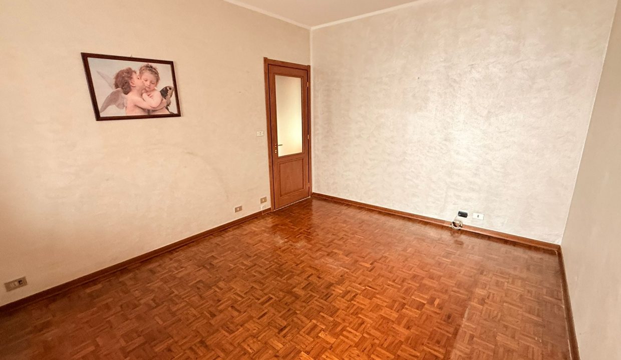 d4050fd8-67d9-44e8-b095-a2323944bc74