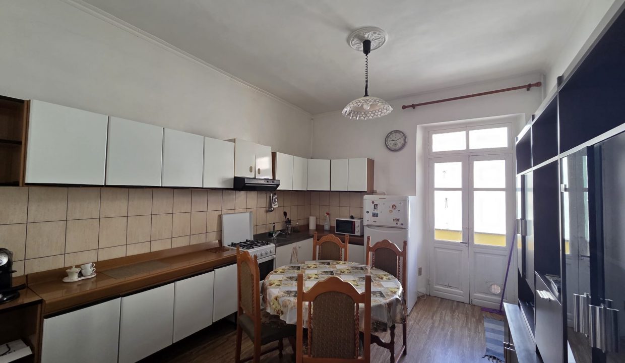 b886a95e-7760-4dcf-8c38-773a2cb090bc