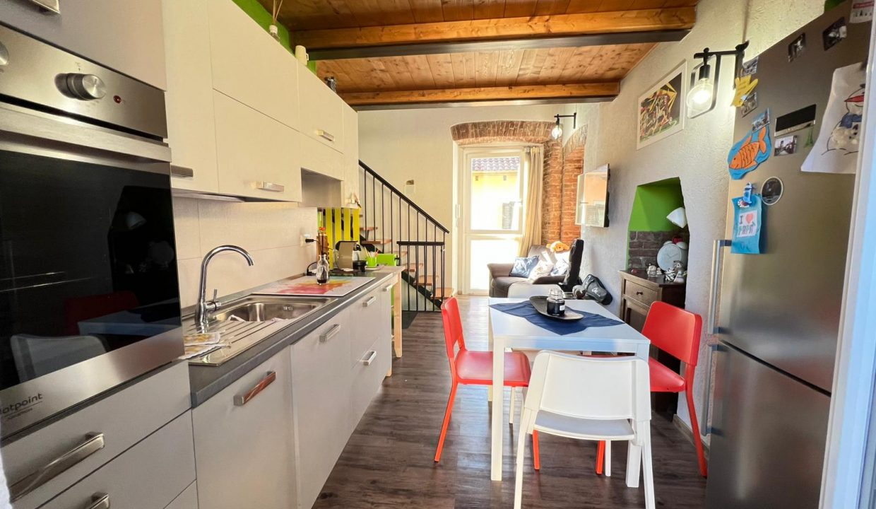 d576fe4d-c5b3-41cd-9ec7-eca24a049a15